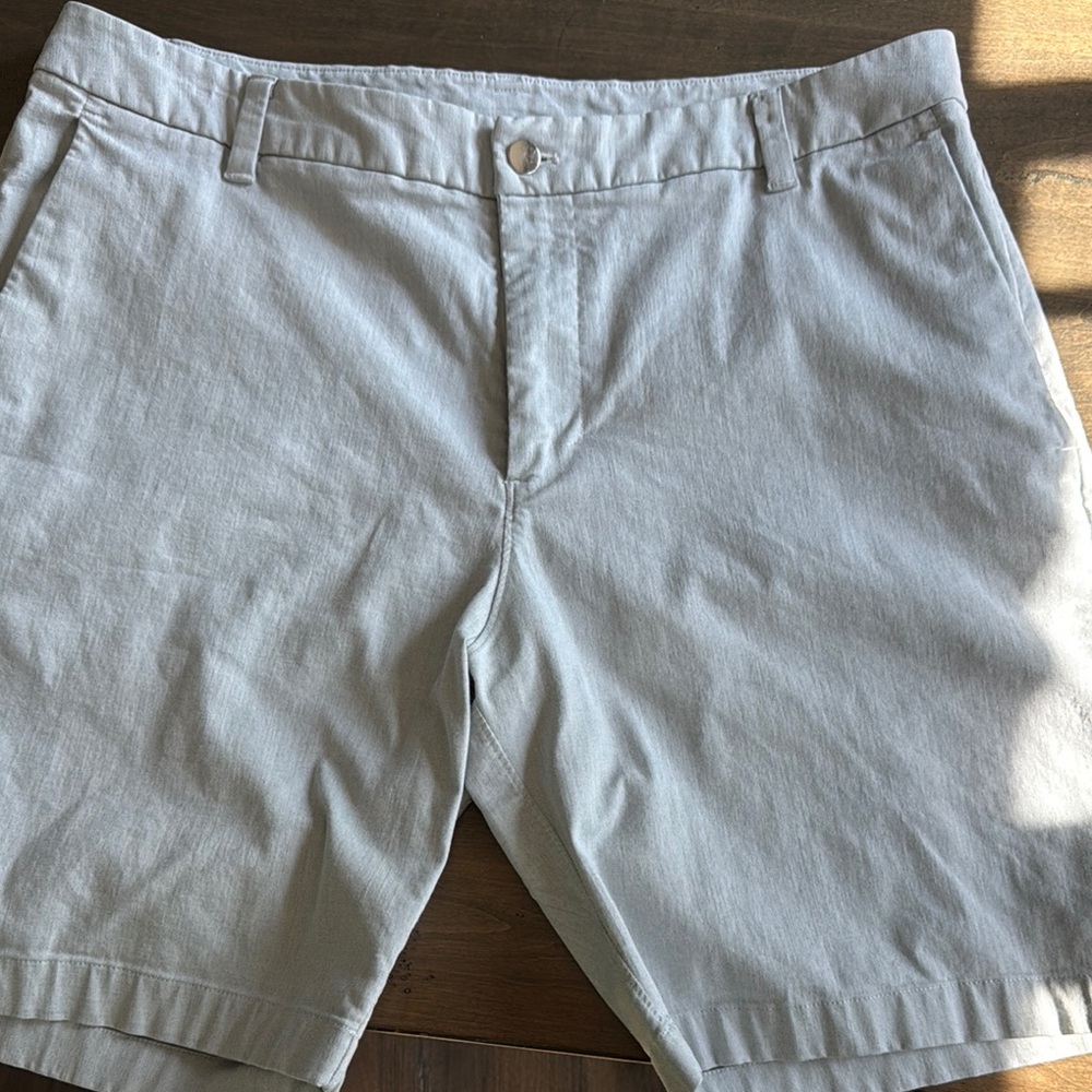 LULULEMON Men's Classic Gray Shorts